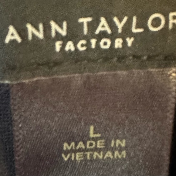 Women’s Ann Taylor Factory top - Picture 3 of 4